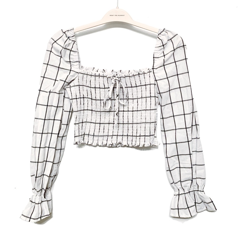 🌹 Cropped Long Sleeve White Top Size M